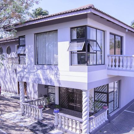 The Palace Guest House Хараре Экстерьер фото