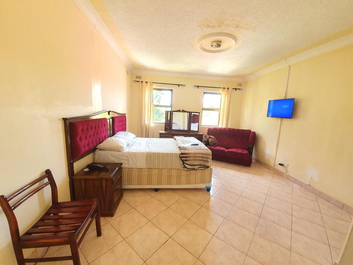 The Palace Guest House Хараре Экстерьер фото