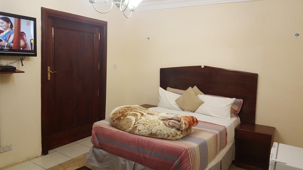 The Palace Guest House Хараре Экстерьер фото