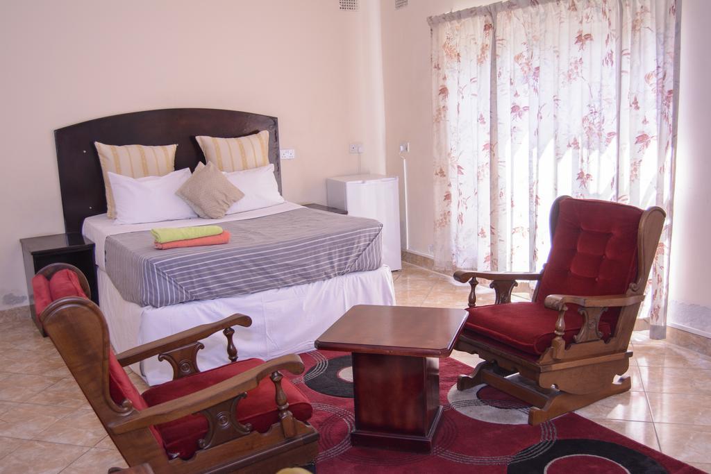 The Palace Guest House Хараре Экстерьер фото