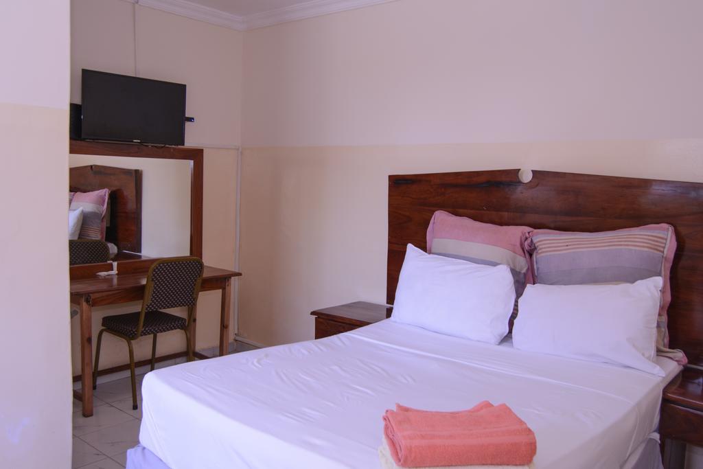 The Palace Guest House Хараре Экстерьер фото