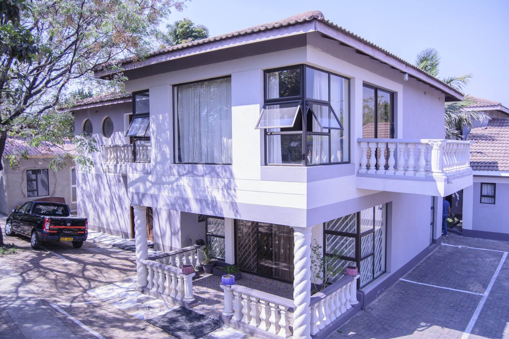 The Palace Guest House Хараре Экстерьер фото